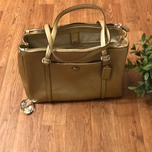 Light Gold COACH Leather Shoulder Tote Bag 👜